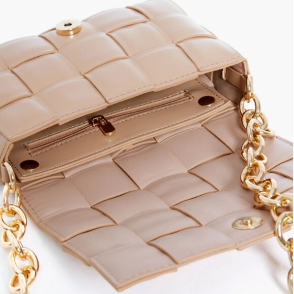 URBAN EXPRESSIONS Natural Holden Woven Bag Natural w/Gold Chain - Picture 5 of 5